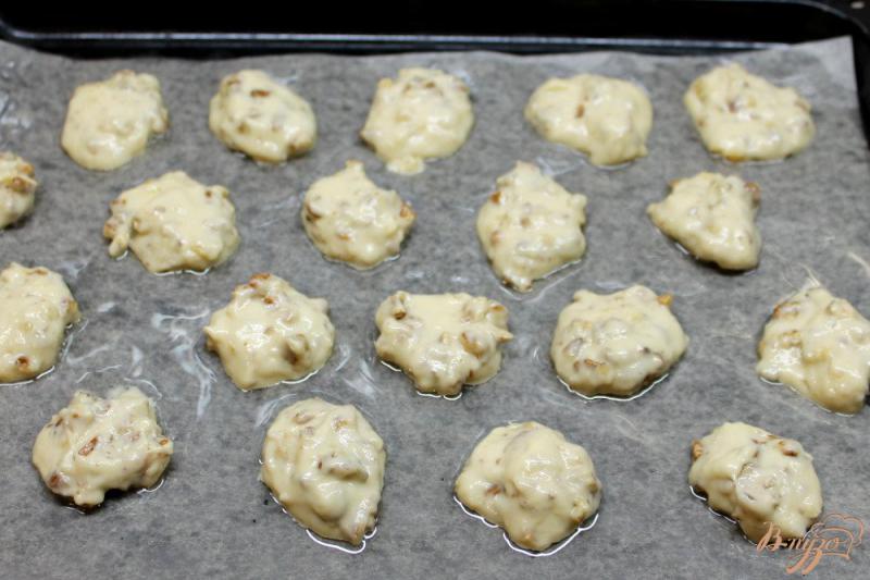 Фото приготовление рецепта: Ореховое печенье на рассоле шаг №5