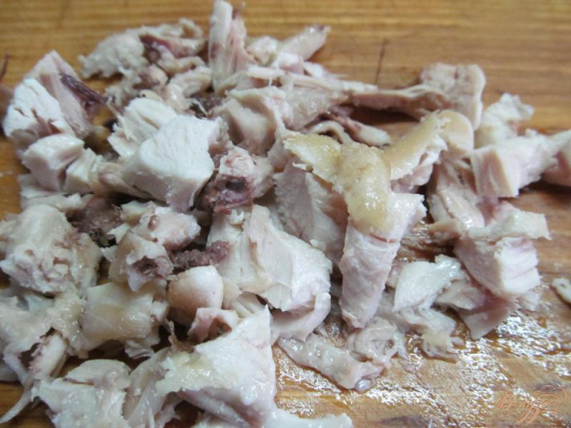 Фото приготовление рецепта: Салат из куриного мяса с морковью и яблоком шаг №1