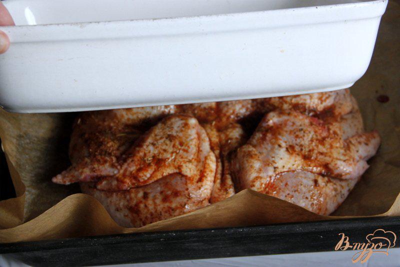 Фото приготовление рецепта: Запеченая курица в карамельно-пряном маринаде шаг №4