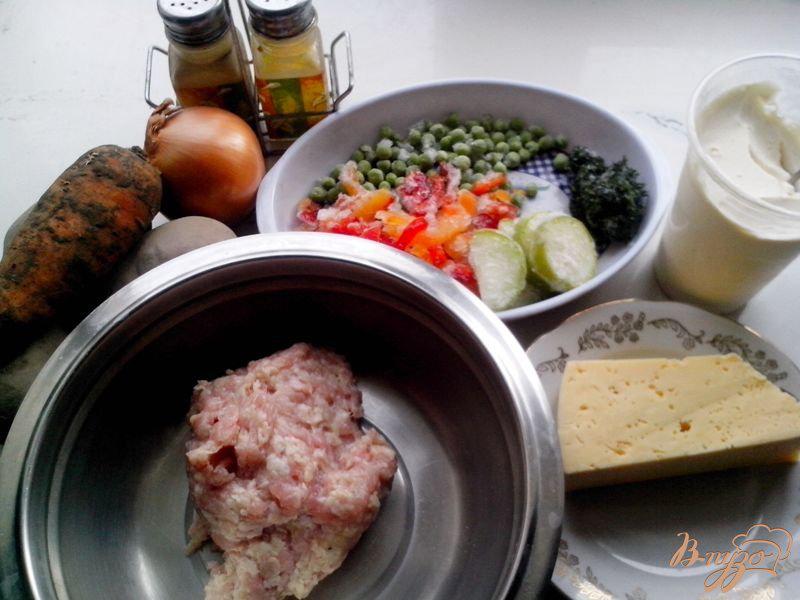 Фото приготовление рецепта: Сырный суп с фрикадельками из индейки шаг №1