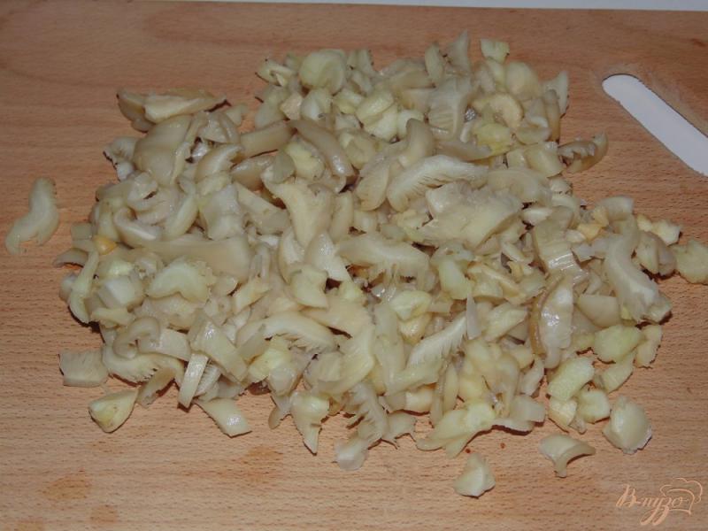 Фото приготовление рецепта: Вешенки в сметане с овощами шаг №2