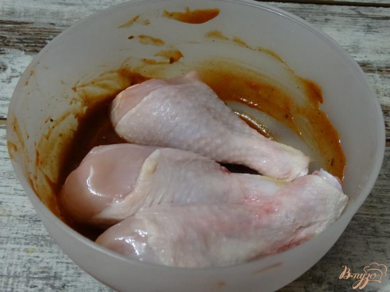 Фото приготовление рецепта: Куриные голени маринованные в кетчупе шаг №2
