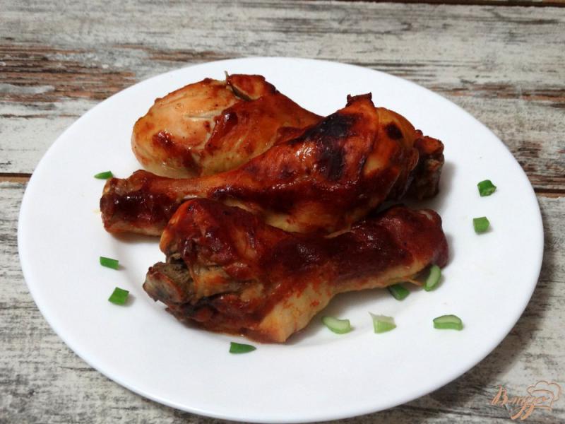 Фото приготовление рецепта: Куриные голени маринованные в кетчупе шаг №5