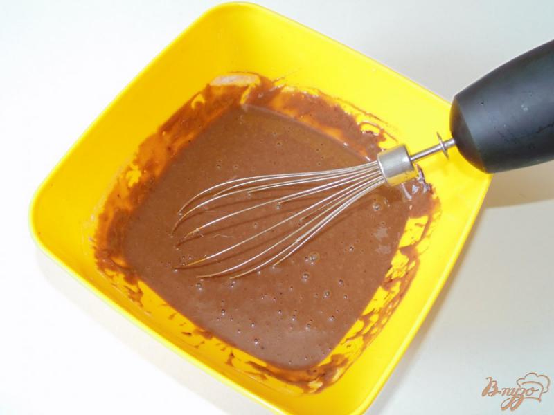 Фото приготовление рецепта: Шоколадные кексы с вишней шаг №2