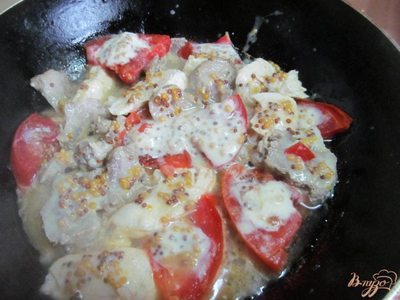 Фото приготовление рецепта: Завтрак из мяса и помидора шаг №4