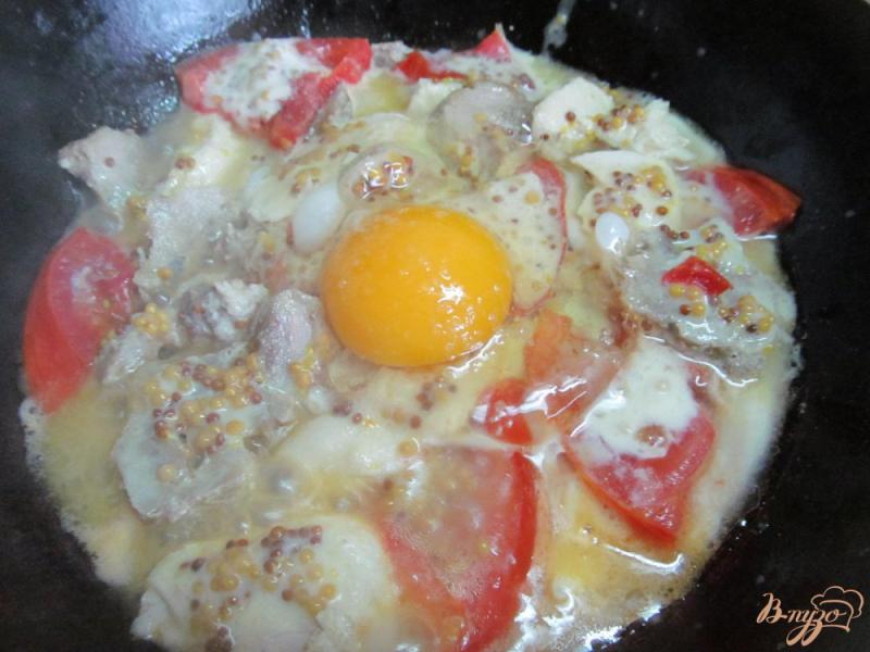 Фото приготовление рецепта: Завтрак из мяса и помидора шаг №5