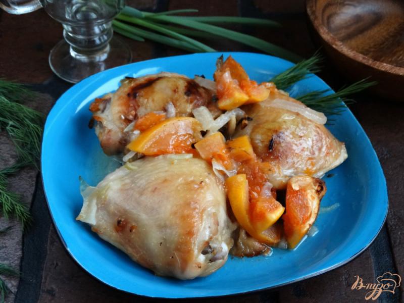 Фото приготовление рецепта: Курица запеченная с грейпфрутом и чесноком шаг №6
