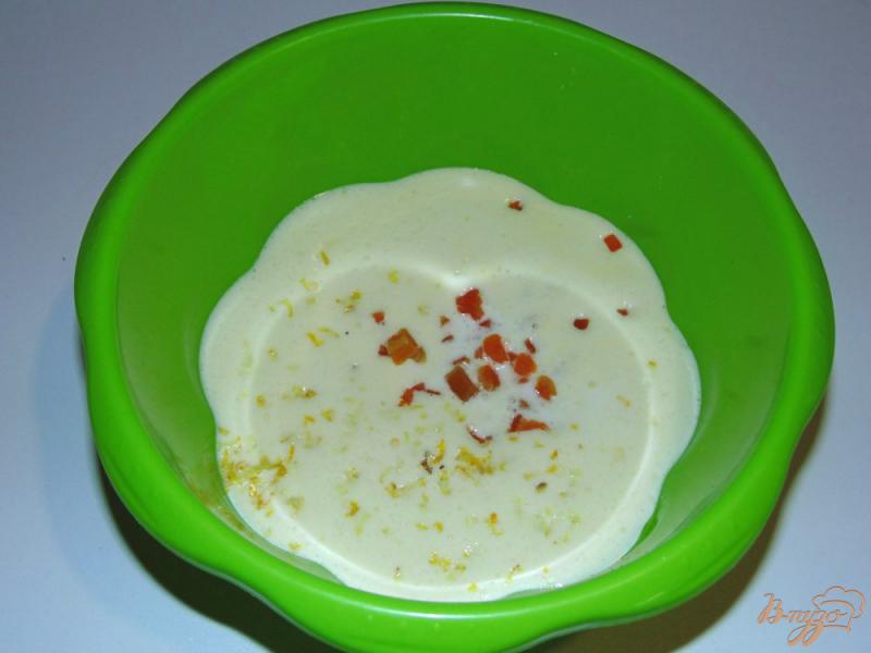 Фото приготовление рецепта: Кекс на молоке с курагой и цедрой лимона шаг №3