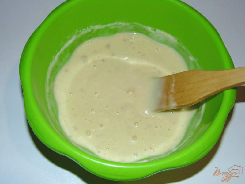 Фото приготовление рецепта: Кекс на молоке с курагой и цедрой лимона шаг №4