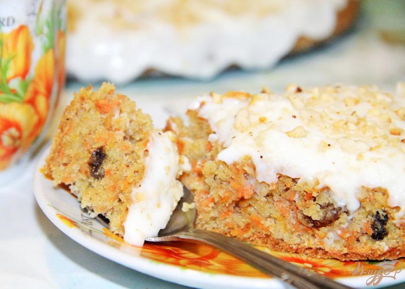 Фото приготовление рецепта: Морковный пирог с изюмом и апельсиновой цедрой шаг №10
