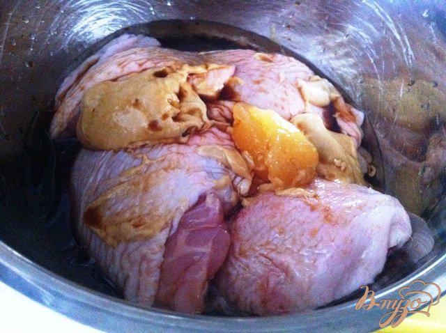 Фото приготовление рецепта: Остро-сладкие куриные бедрышки шаг №3