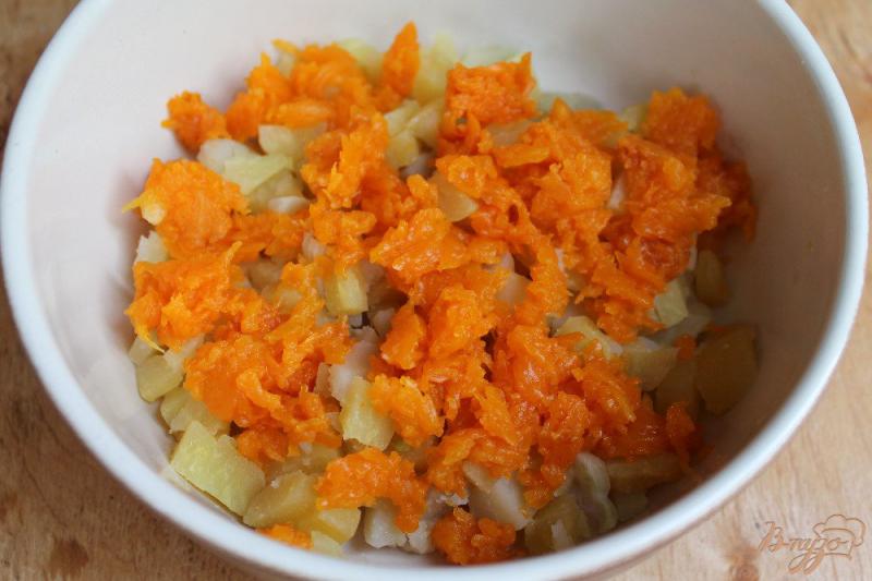 Фото приготовление рецепта: Картофельный салат с печеной тыквой, яблоком и свининой шаг №2