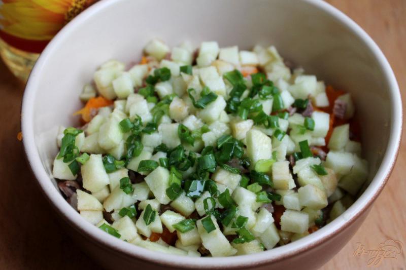 Фото приготовление рецепта: Картофельный салат с печеной тыквой, яблоком и свининой шаг №5