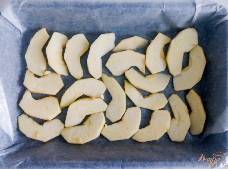 Фото приготовление рецепта: Быстрый рецепт яблочного пирога шаг №5