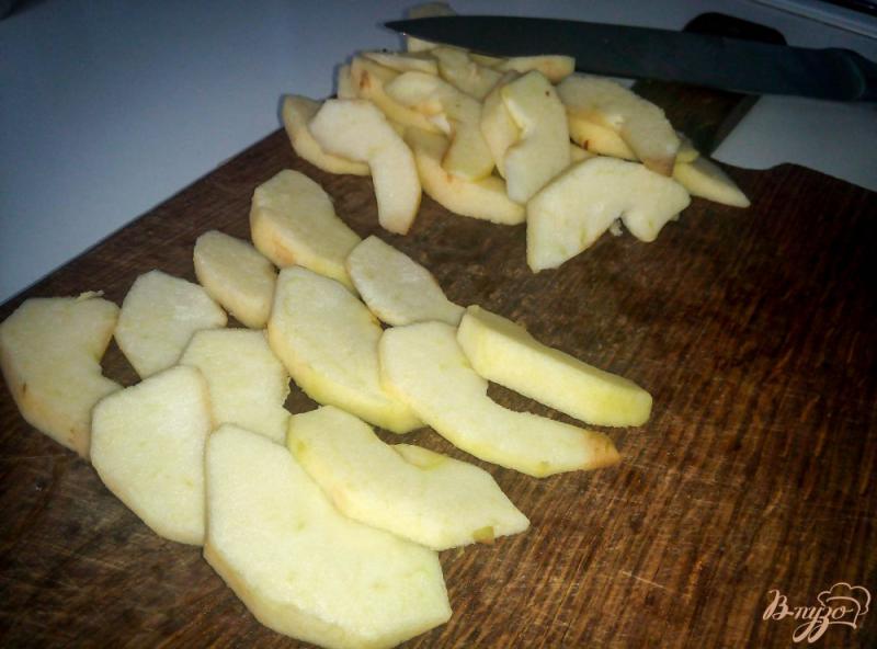 Фото приготовление рецепта: Быстрый рецепт яблочного пирога шаг №4