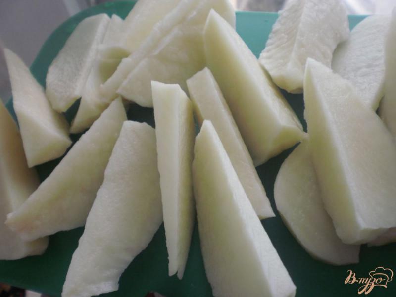 Фото приготовление рецепта: Картофель запеченный в соусе из кефира и адыгейского сыра шаг №1