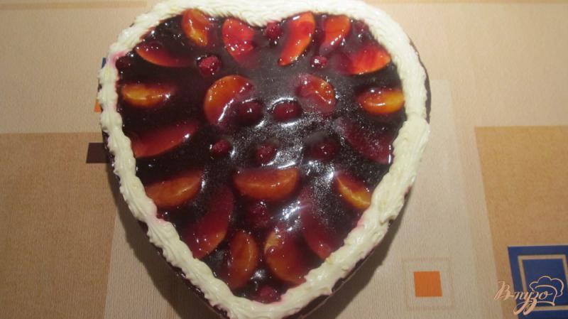 Фото приготовление рецепта: Творожный торт с фруктами и желе шаг №9