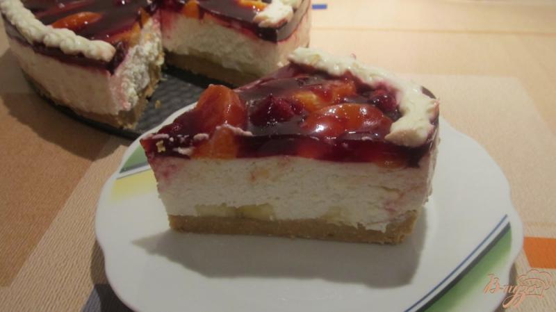 Фото приготовление рецепта: Творожный торт с фруктами и желе шаг №10