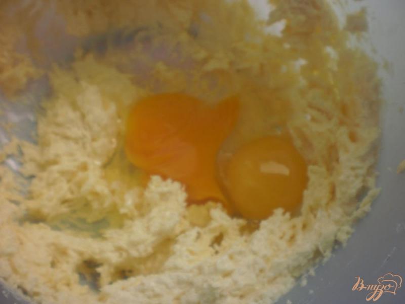 Фото приготовление рецепта: Пирог со штрейзелем и клубникой шаг №1