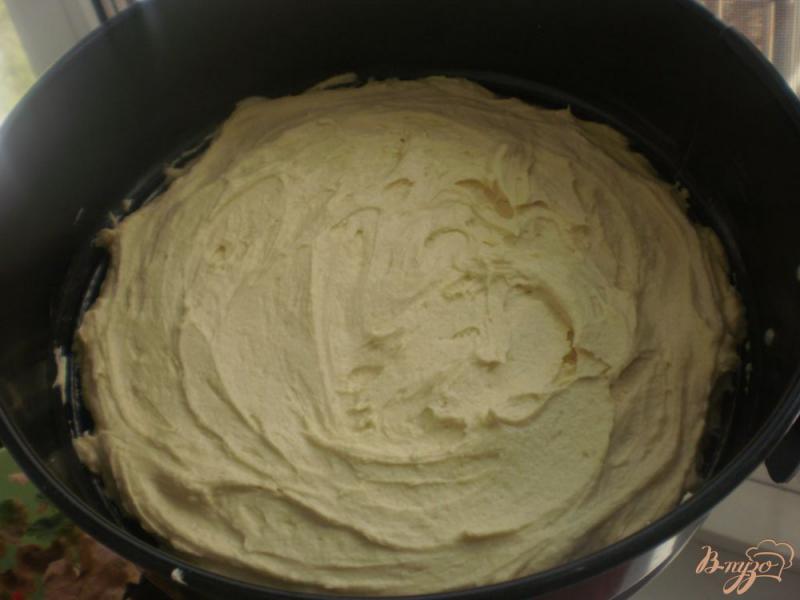 Фото приготовление рецепта: Пирог со штрейзелем и клубникой шаг №2
