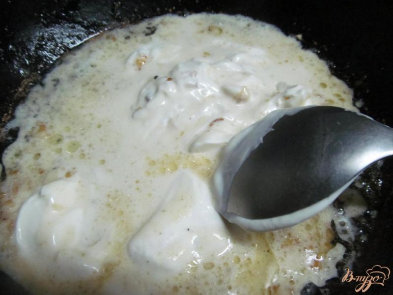 Фото приготовление рецепта: Шкмерули - курица под молочно-чесночным соусом шаг №4