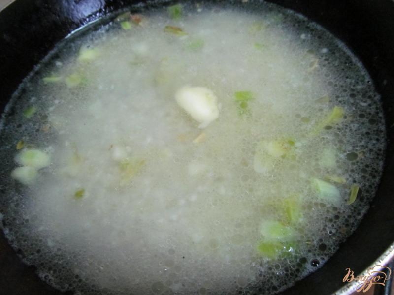 Фото приготовление рецепта: Рис с грибами под брынзой шаг №4