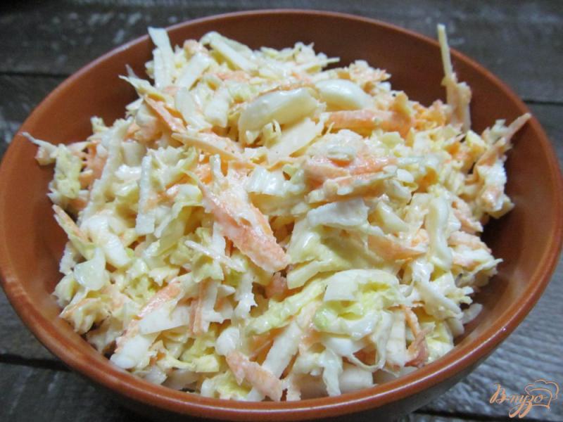 Фото приготовление рецепта: Салат из капусты с сельдереем шаг №3