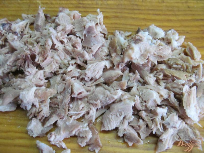Фото приготовление рецепта: Салат из мяса с сельдереем и грибами шаг №1
