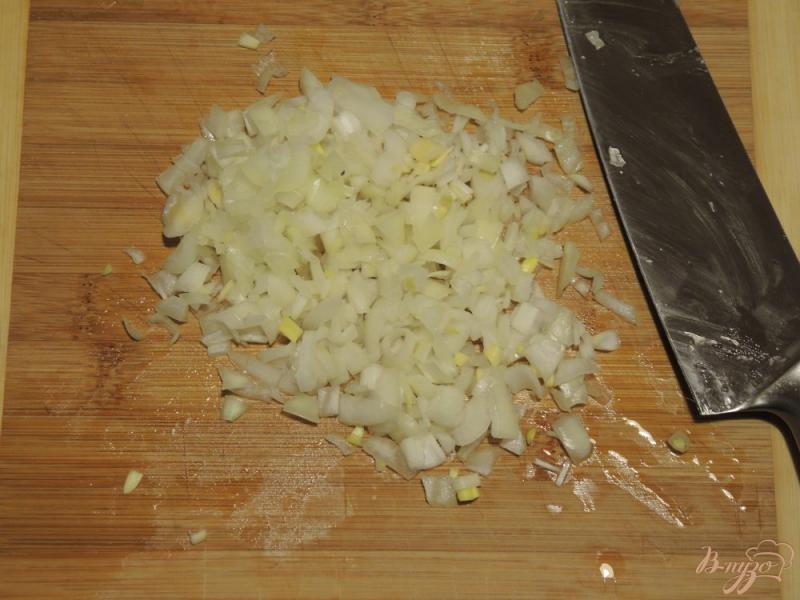 Фото приготовление рецепта: Луковые кольца в кляре с соусом шаг №6