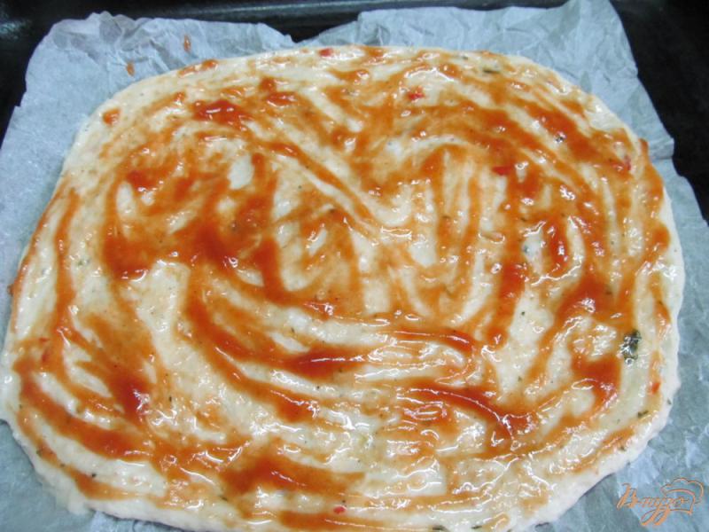 Фото приготовление рецепта: Пицца с горошком имбирем и ветчиной шаг №2