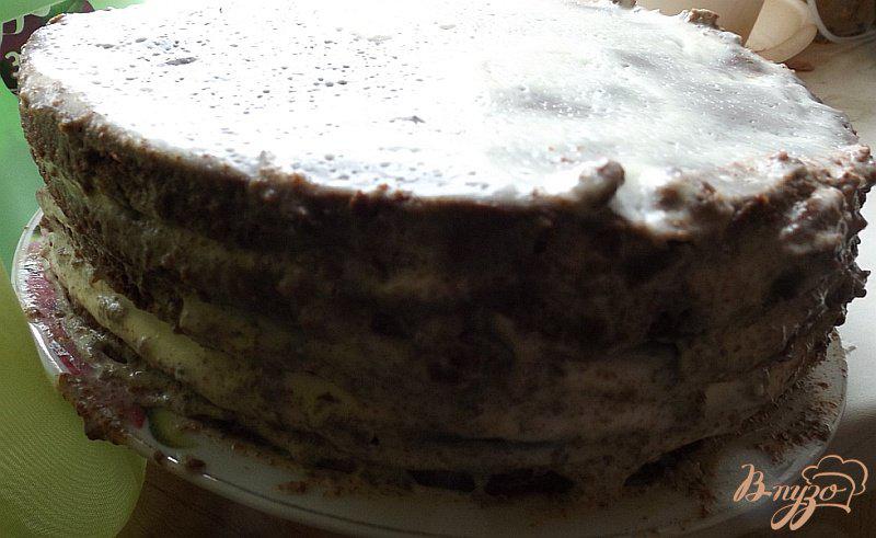 Фото приготовление рецепта: Шоколадный торт с бананом и киви шаг №6