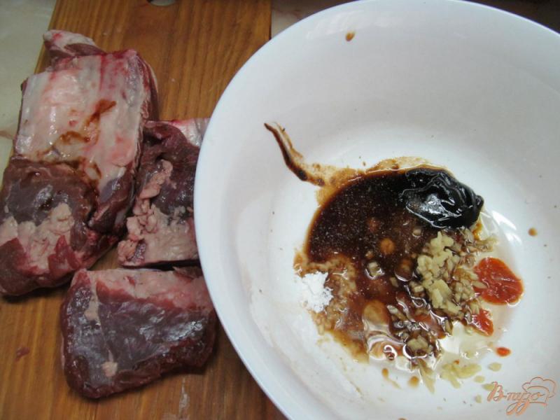 Фото приготовление рецепта: Свиные ребра запеченные под маринадом шаг №2