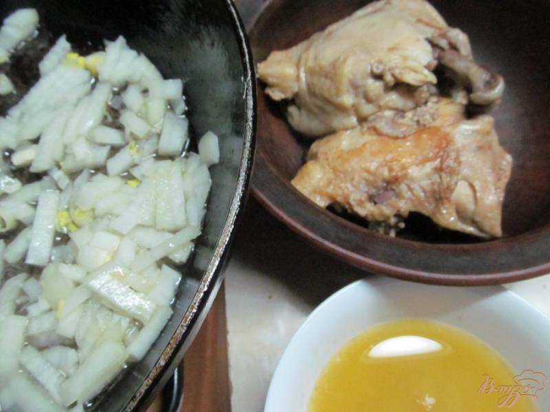Фото приготовление рецепта: Курица с макаронами запеченная в духовке шаг №3