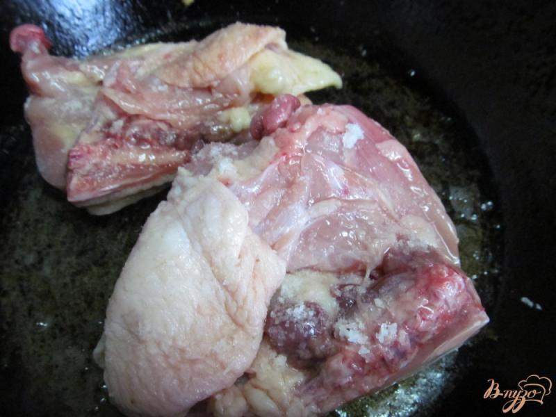 Фото приготовление рецепта: Курица с макаронами запеченная в духовке шаг №2