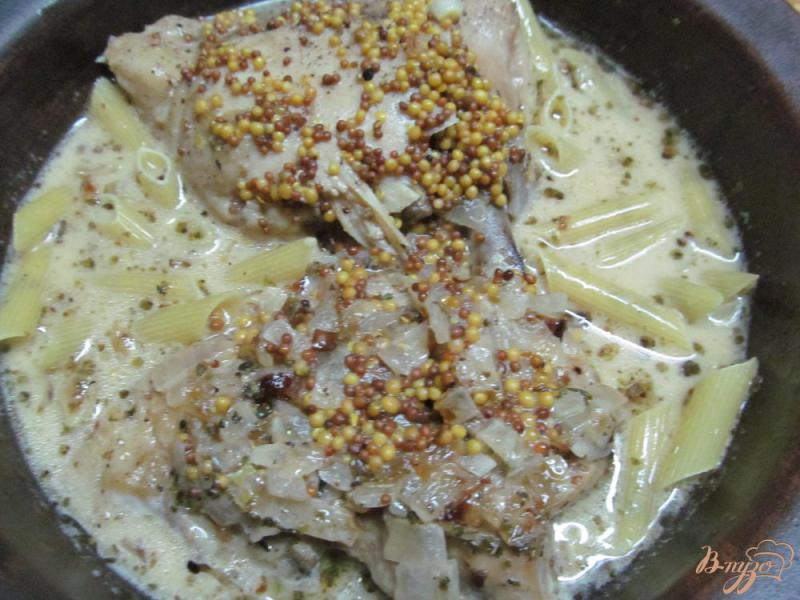 Фото приготовление рецепта: Курица с макаронами запеченная в духовке шаг №7