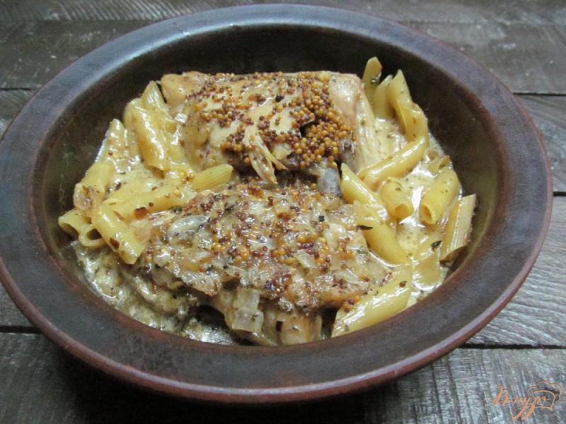 Фото приготовление рецепта: Курица с макаронами запеченная в духовке шаг №8