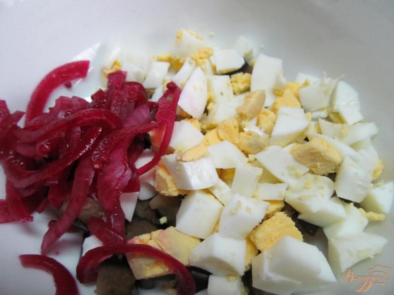 Фото приготовление рецепта: Салат из баклажана с яйцом шаг №3