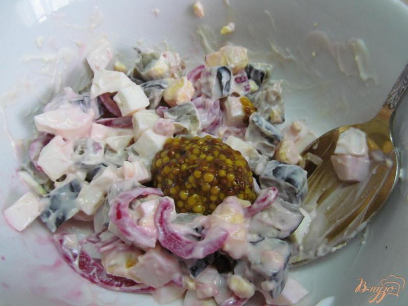 Фото приготовление рецепта: Салат из баклажана с яйцом шаг №4