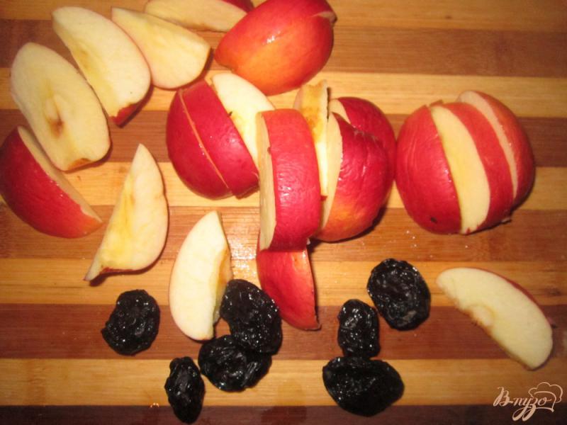 Фото приготовление рецепта: Курица запеченная с яблоком и черносливом шаг №1