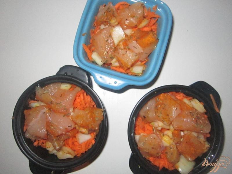 Фото приготовление рецепта: Запеканка из курицы и моркови шаг №3