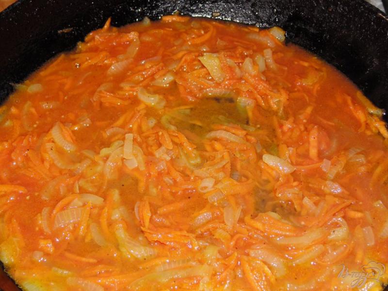 Фото приготовление рецепта: Паста феттучини с томатным соусом шаг №4