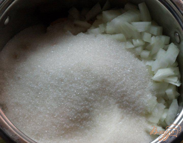 Фото приготовление рецепта: Яблочно-клюквенный чатни шаг №3