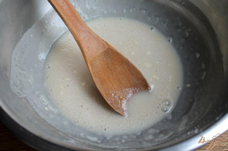 Фото приготовление рецепта: Дрожжевое тесто на опаре с растительным маслом. шаг №3
