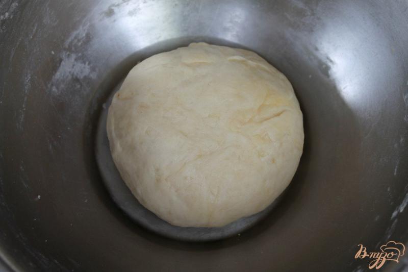 Фото приготовление рецепта: Дрожжевое тесто на опаре с растительным маслом. шаг №7