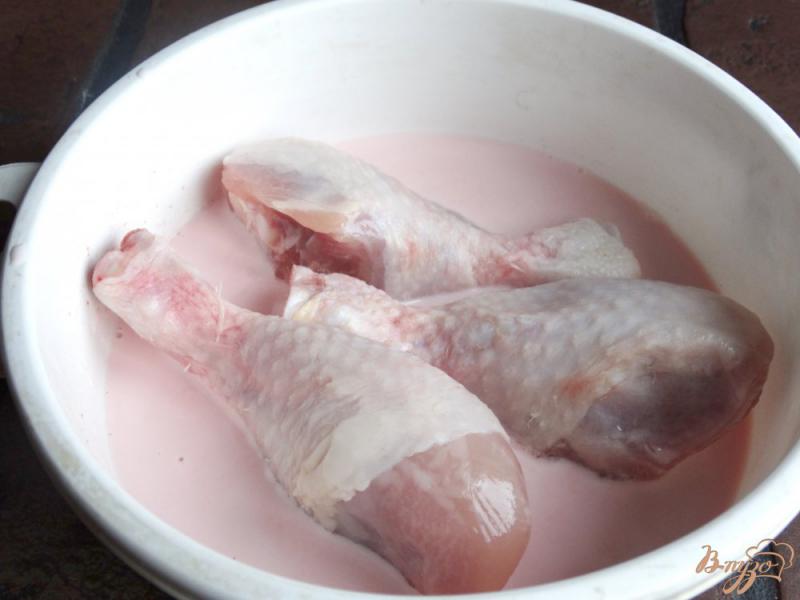 Фото приготовление рецепта: Куриные голени запеченные в лаваше шаг №2