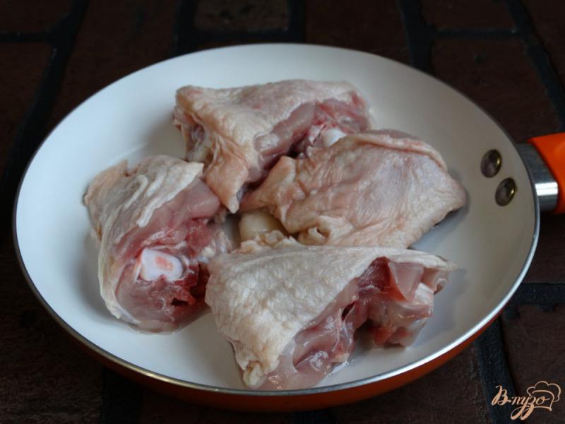 Фото приготовление рецепта: Курица жареная с шиитаке шаг №2