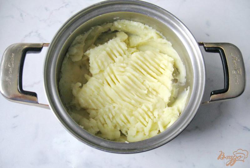 Фото приготовление рецепта: Картофельные гнезда с мясными тефтелями шаг №4