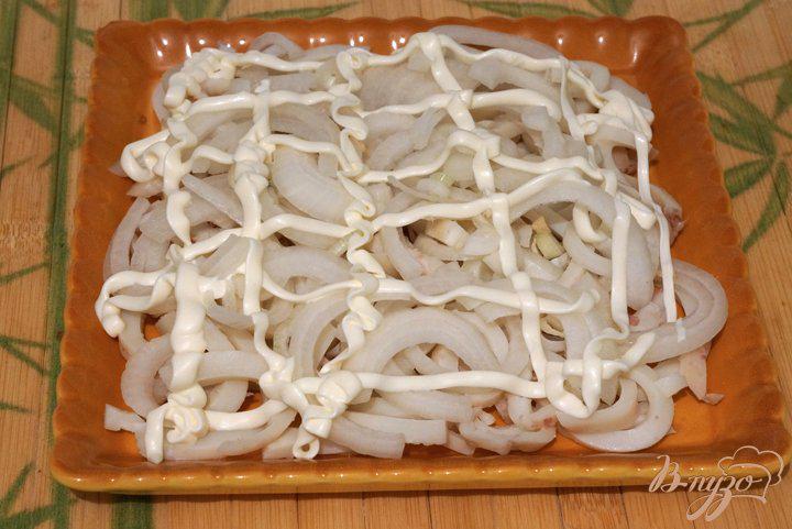 Фото приготовление рецепта: Слоеный салат с кальмаром шаг №2
