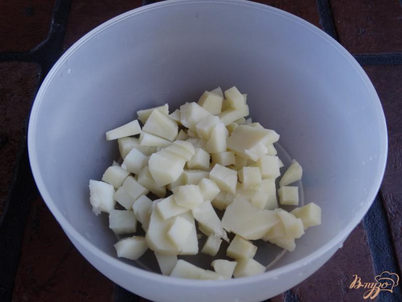 Фото приготовление рецепта: Салат с маринованными грибами шаг №1