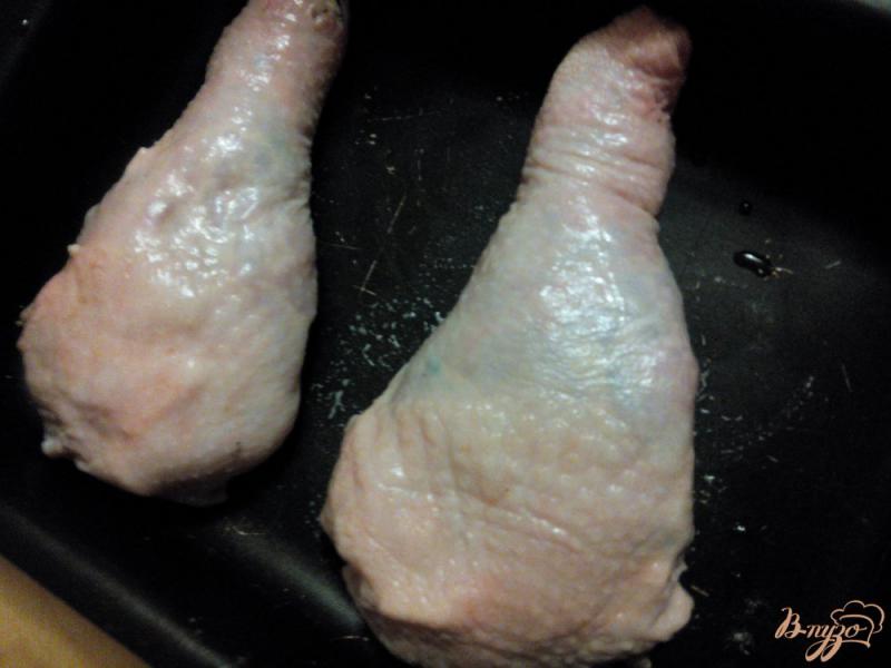 Фото приготовление рецепта: Фаршированные куриные окорочка шаг №5